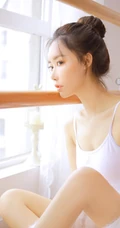 跳舞的女孩，舞蹈室里的气质紧身舞蹈服少女写真图片