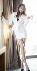 线条感气质女生Dreamy小乔纯白秘书制服短裙袜装室内写真图集