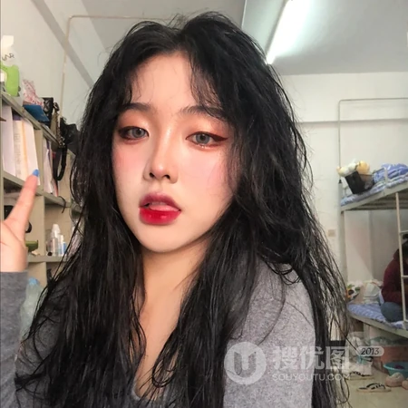戴墨镜的女生，女生拽拽的头像图片