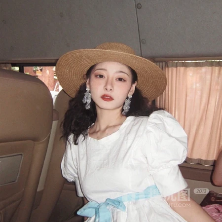 戴墨镜的女生，女生拽拽的头像图片