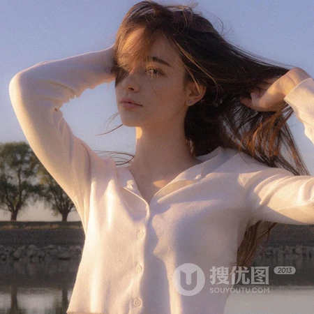 戴墨镜的女生，女生拽拽的头像图片