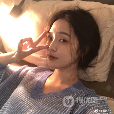 戴墨镜的女生，女生拽拽的头像图片