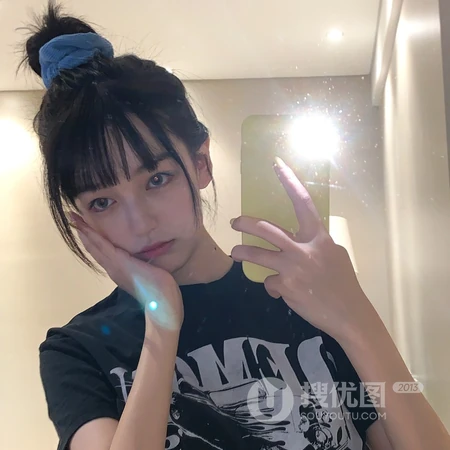 戴墨镜的女生，女生拽拽的头像图片