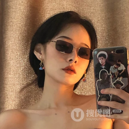 戴墨镜的女生，女生拽拽的头像图片