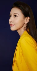 贾青全黄LOOK西服套装出席某活动写真图片