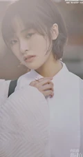 甜美短发女星沈月白衫黑裤乖巧可爱杂志写真图片