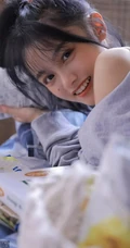 个性美女手机壁纸收执纸扇上书&ldquo;日本境内没醉过&rdquo;