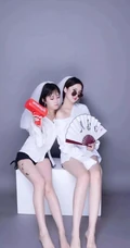 个性美女手机壁纸收执纸扇上书&ldquo;日本境内没醉过&rdquo;