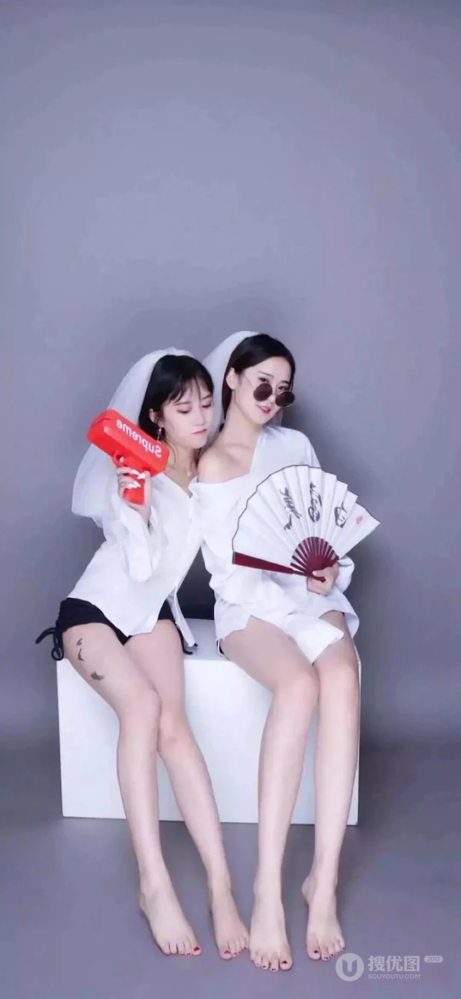 个性美女手机壁纸收执纸扇上书&ldquo;日本境内没醉过&rdquo;
