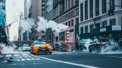 夜晚城市的道路灯光意境电脑壁纸