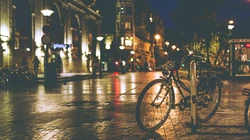 夜晚城市的道路灯光意境电脑壁纸