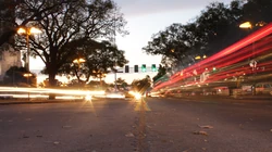 夜晚城市的道路灯光意境电脑壁纸