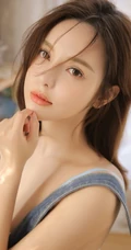 胸大苗条颜值高，肩带牛仔裤长腿女生气质室内写真图片