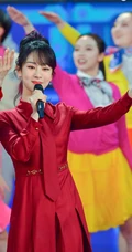 杨紫红色衬衫领带《再次相约二十年》喜庆主题写真图片