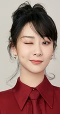 杨紫红色衬衫领带《再次相约二十年》喜庆主题写真图片