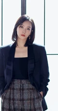 宋茜黑衣格子裤酷冷动人写真图片