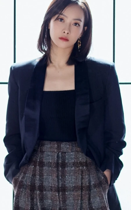宋茜黑衣格子裤酷冷动人写真图片