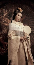 唐装女生莫晓希复古艺术摄影写真，尽显风华绝代武则天风采