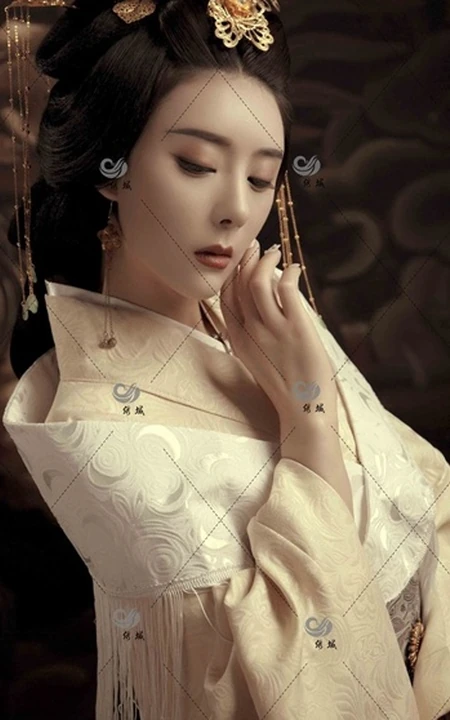 唐装女生莫晓希复古艺术摄影写真，尽显风华绝代武则天风采
