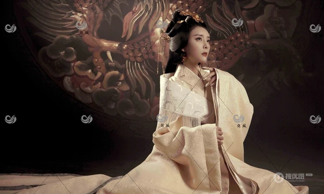 唐装女生莫晓希复古艺术摄影写真，尽显风华绝代武则天风采