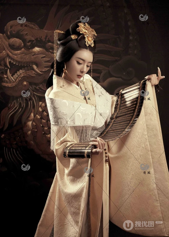 唐装女生莫晓希复古艺术摄影写真，尽显风华绝代武则天风采