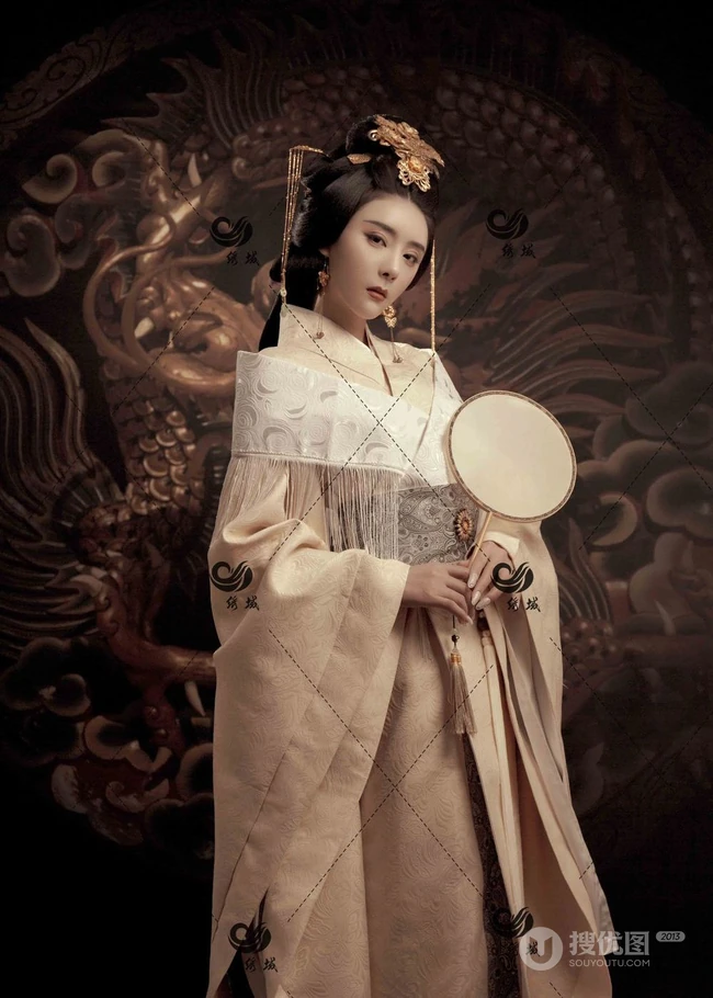 唐装女生莫晓希复古艺术摄影写真，尽显风华绝代武则天风采
