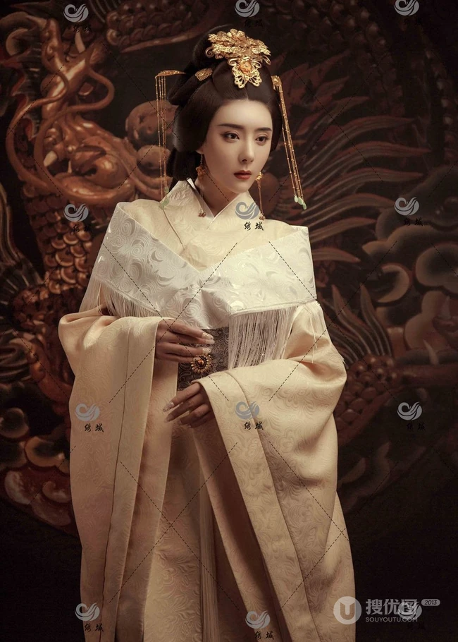 唐装女生莫晓希复古艺术摄影写真，尽显风华绝代武则天风采