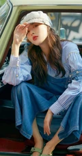 韩国女生泫雅泫雅泰国街拍写真图集，时尚穿着气质甜美