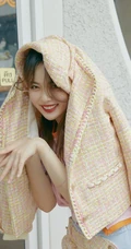 韩国女生泫雅泫雅泰国街拍写真图集，时尚穿着气质甜美