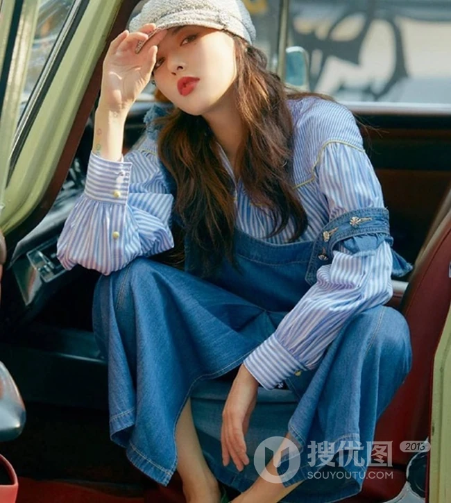 韩国女生泫雅泫雅泰国街拍写真图集，时尚穿着气质甜美