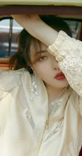 韩国女生泫雅泫雅泰国街拍写真图集，时尚穿着气质甜美