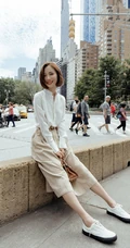 王珞丹最新街拍写真图集，清爽干练，笑容灿烂，气质动人