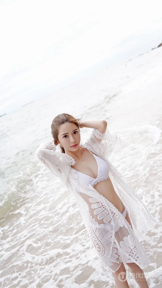 海边性感的白色比基尼长发美女养眼手机壁纸