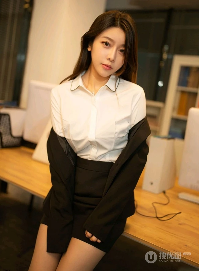 气质女生模特儿夏诗诗Sally变身办公室OL女郎写真图集