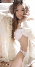 气质柔美白皙长发纹身女生白色肩带家居服套装室内写真图集