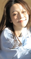 喜欢和适合的美好清纯女孩，白皙粉唇女生居家室内写真图集