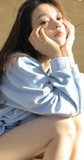 喜欢和适合的美好清纯女孩，白皙粉唇女生居家室内写真图集