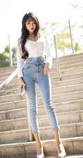 女生模特Miko酱吖剧情版写真，气质紧身牛仔裤与衬衫袜装主题的魅惑