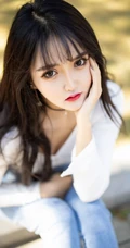 女生模特Miko酱吖剧情版写真，气质紧身牛仔裤与衬衫袜装主题的魅惑