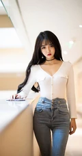 女生模特Miko酱吖剧情版写真，气质紧身牛仔裤与衬衫袜装主题的魅惑