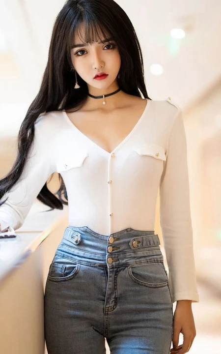女生模特Miko酱吖剧情版写真，气质紧身牛仔裤与衬衫袜装主题的魅惑