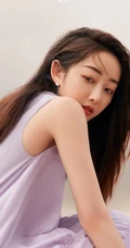 蒋梦婕《顺光而行》主题新加坡旅拍写真，紫衣长裙清新优雅而动人