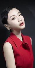 Angelababy优雅盘发发型搭配大红色外套动人写真图片