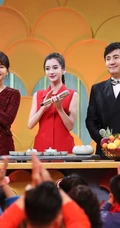 Angelababy优雅盘发发型搭配大红色外套动人写真图片