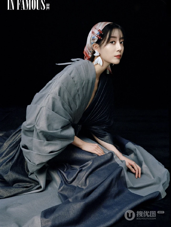 李溪芮《In_Famous视界》杂志写真图集，民族风穿着复古优雅