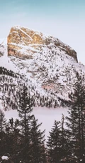 巍峨雄伟的雪山高清护眼手机壁纸2K屏专属