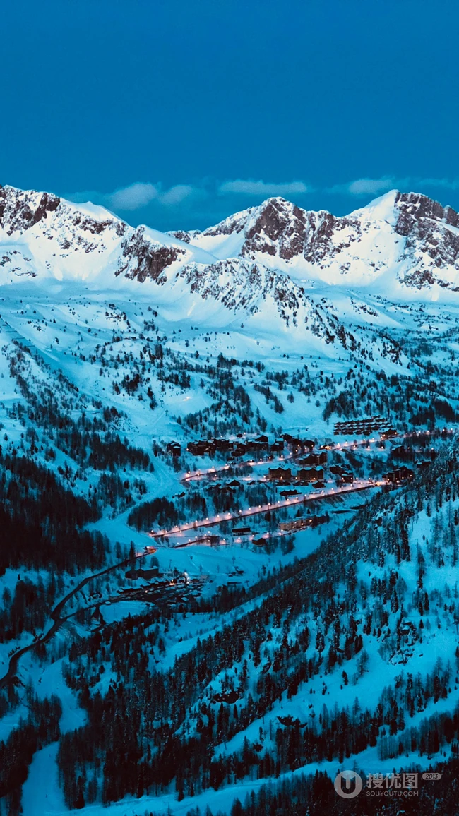 巍峨雄伟的雪山高清护眼手机壁纸2K屏专属