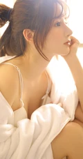 甜美白皙大眼睛高鼻梁匀称气质少女气质女生浴室写真吸睛图片