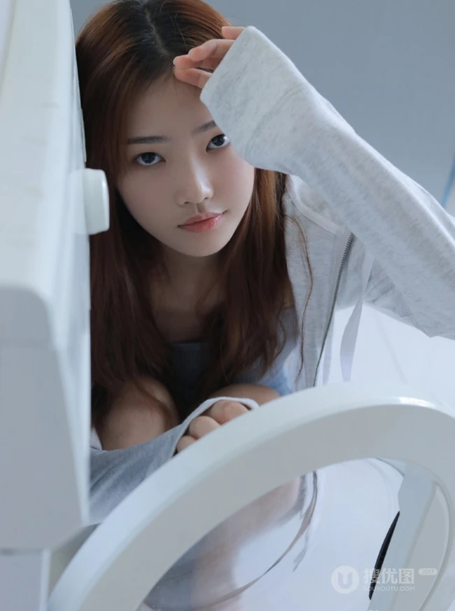 水嫩清纯短款装少女超短牛仔热裤居家清纯唯美写真图片