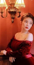徐冬冬妩媚图片，微胖女生徐冬冬红衣长裙复古写真图片